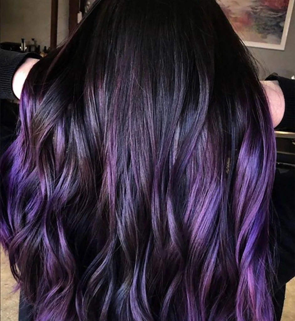 Чёрный с фиолетовым цвет волос
