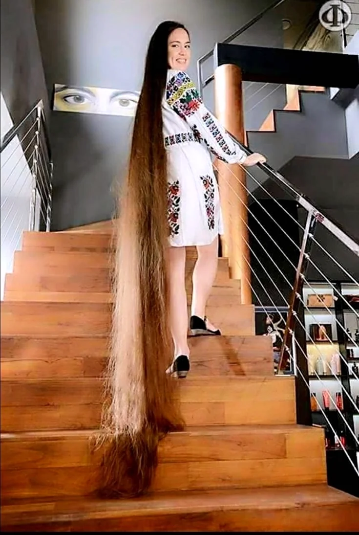 Даша Губанова длинные волосы