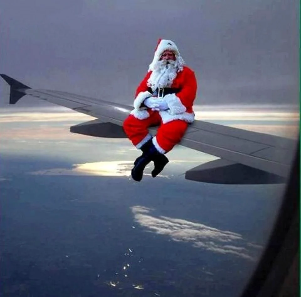 Дед Мороз на самолете