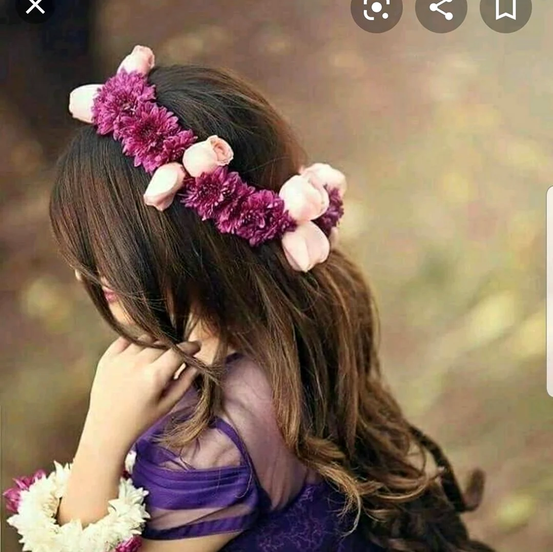Девочка с цветком в профиль