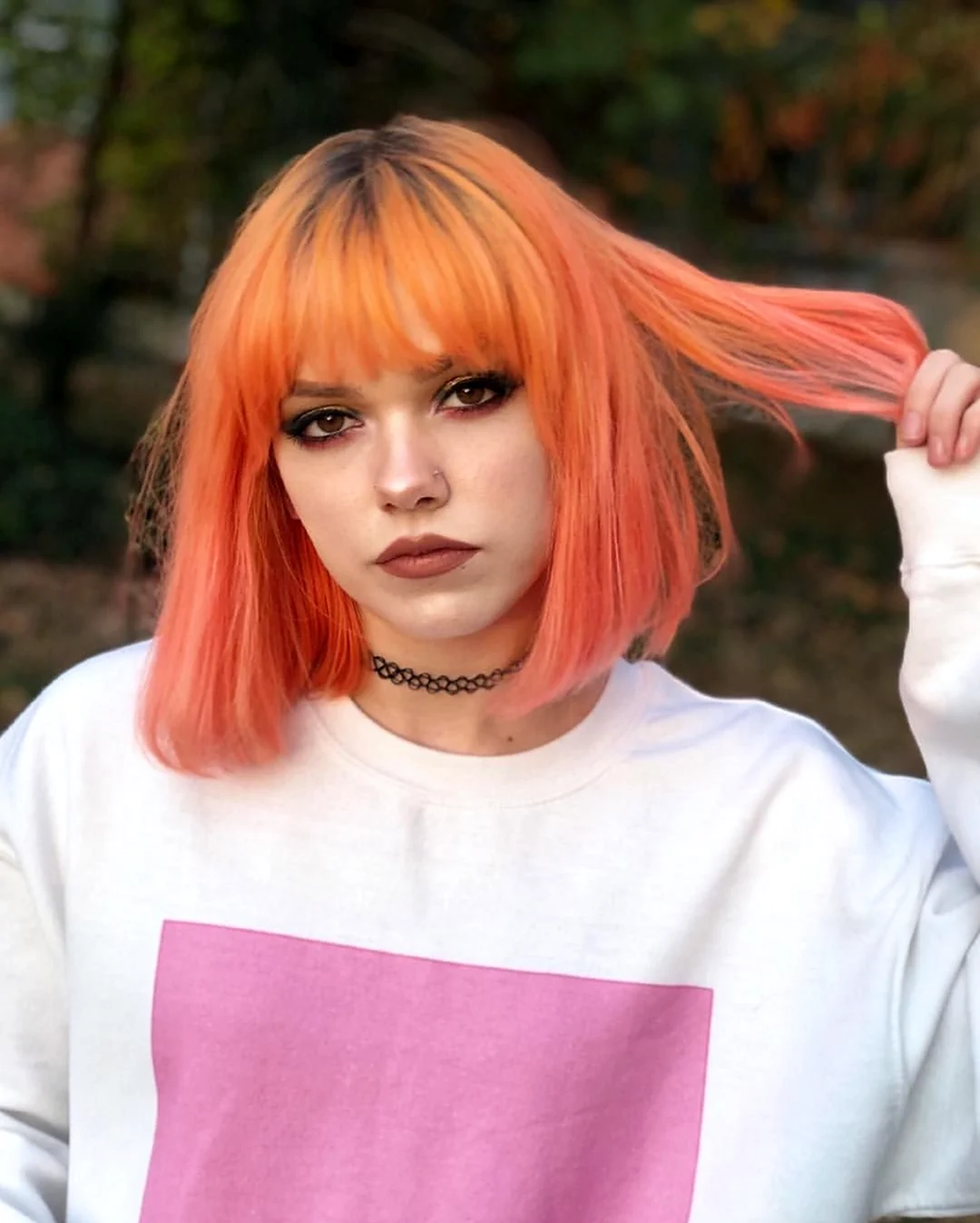 Девушка с оранжевыми волосами