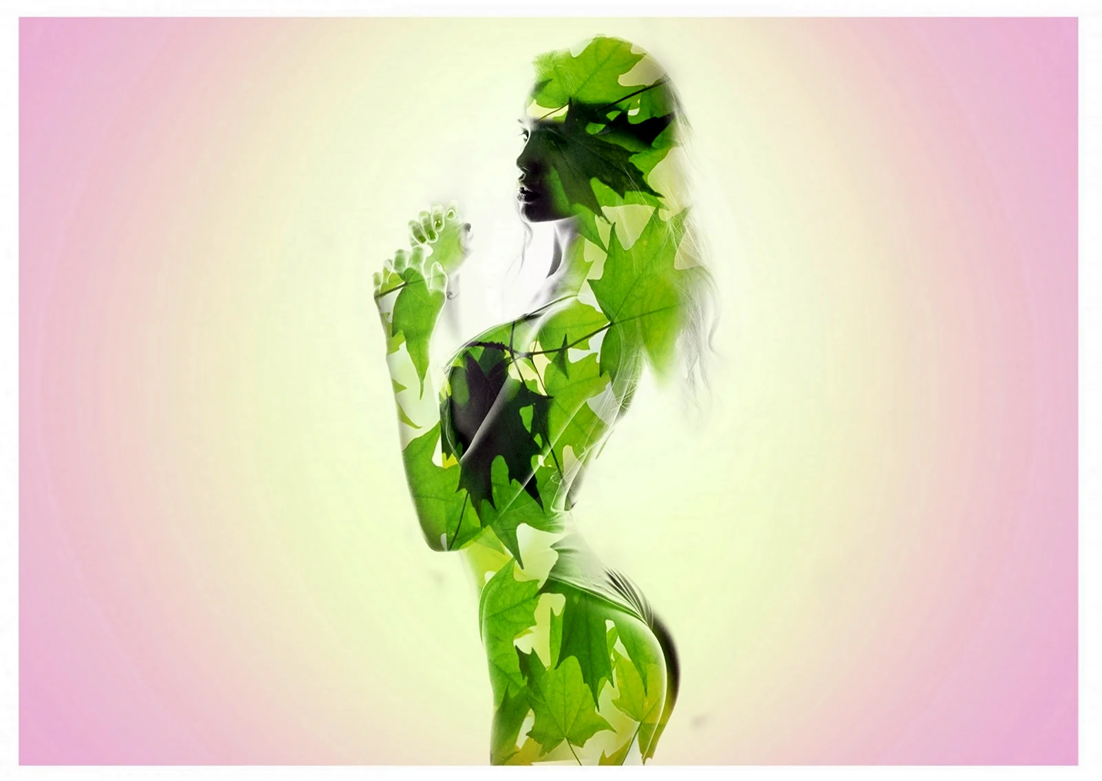 Девушка в зеленых листьях