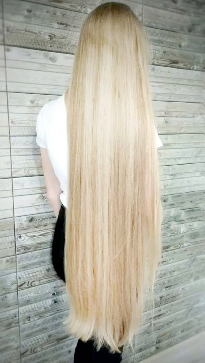 Длинные блондинистые волосы