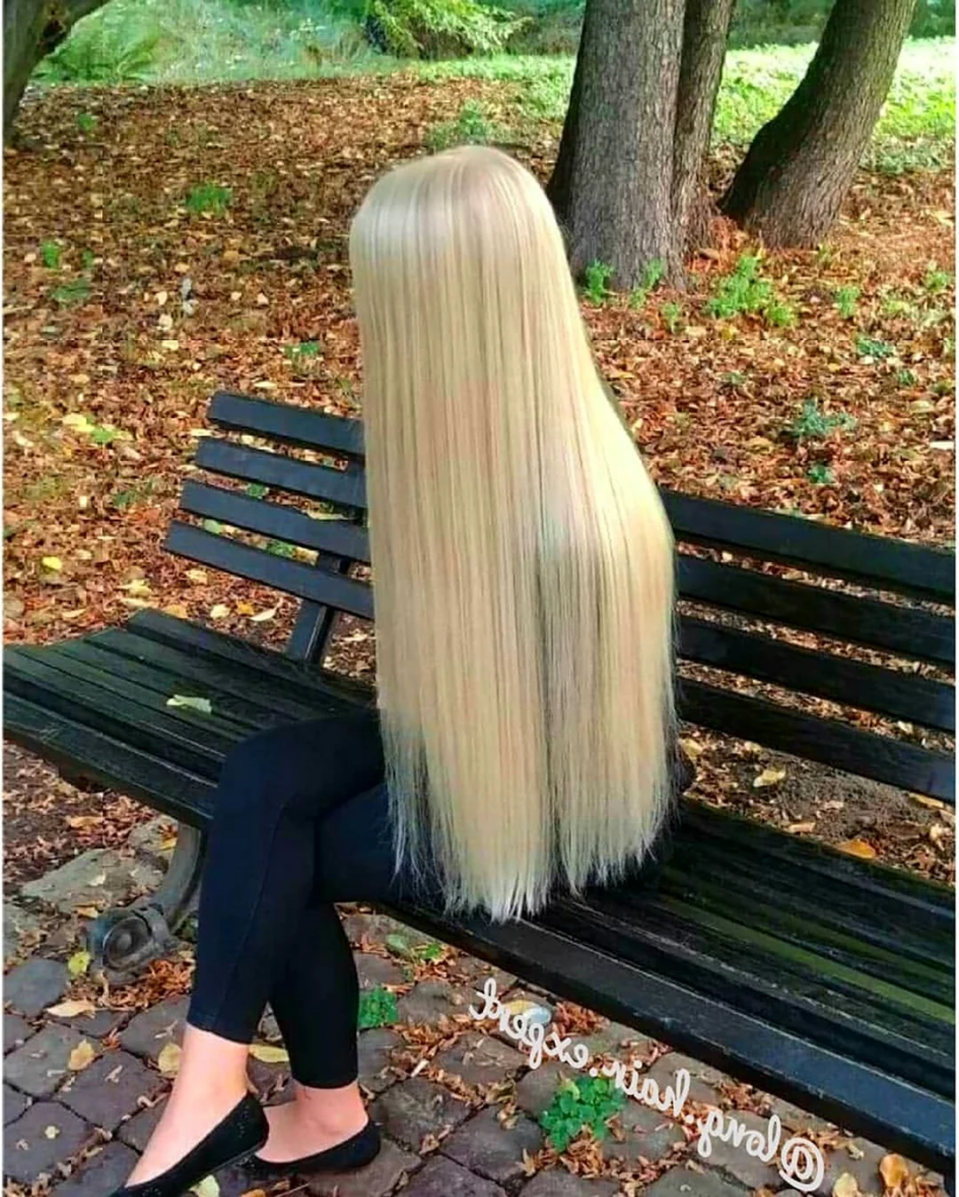 Длинные очень светлые прямые волосы