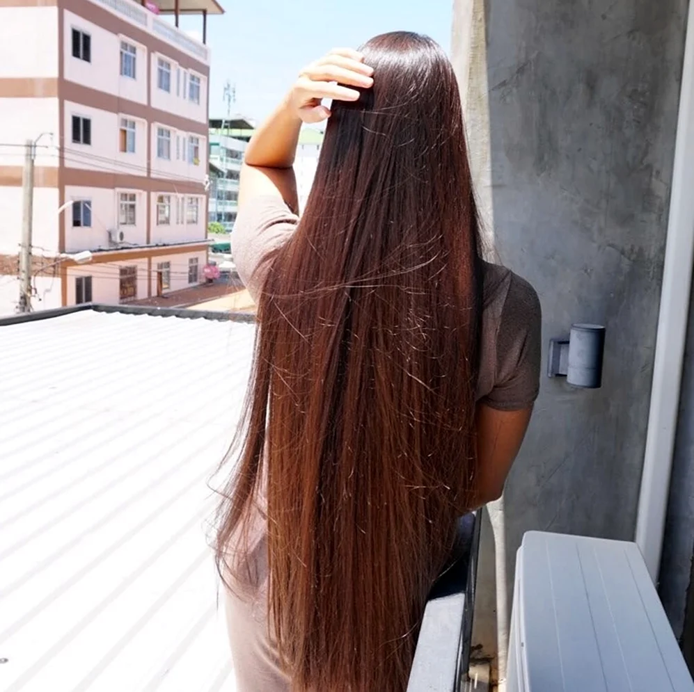 Длинные прямые волосы со спины