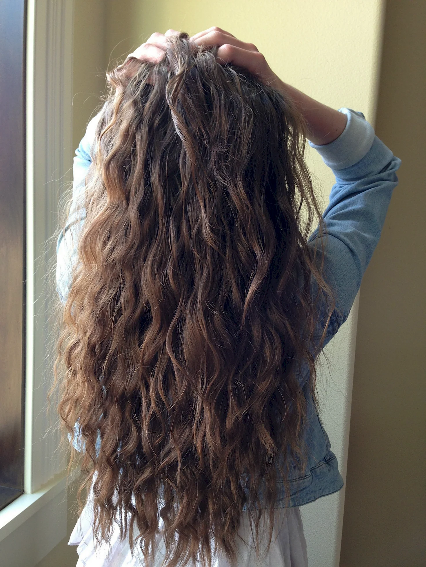 Длинные волнистые волосы
