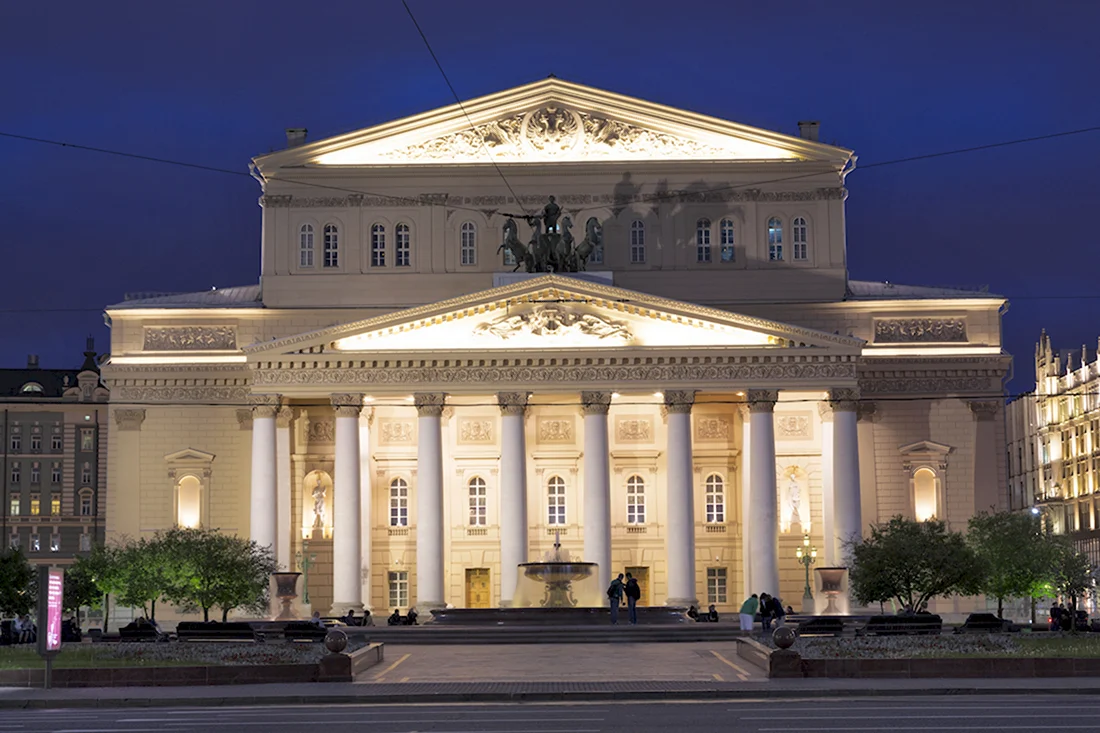 Фасад большого театра в Москве