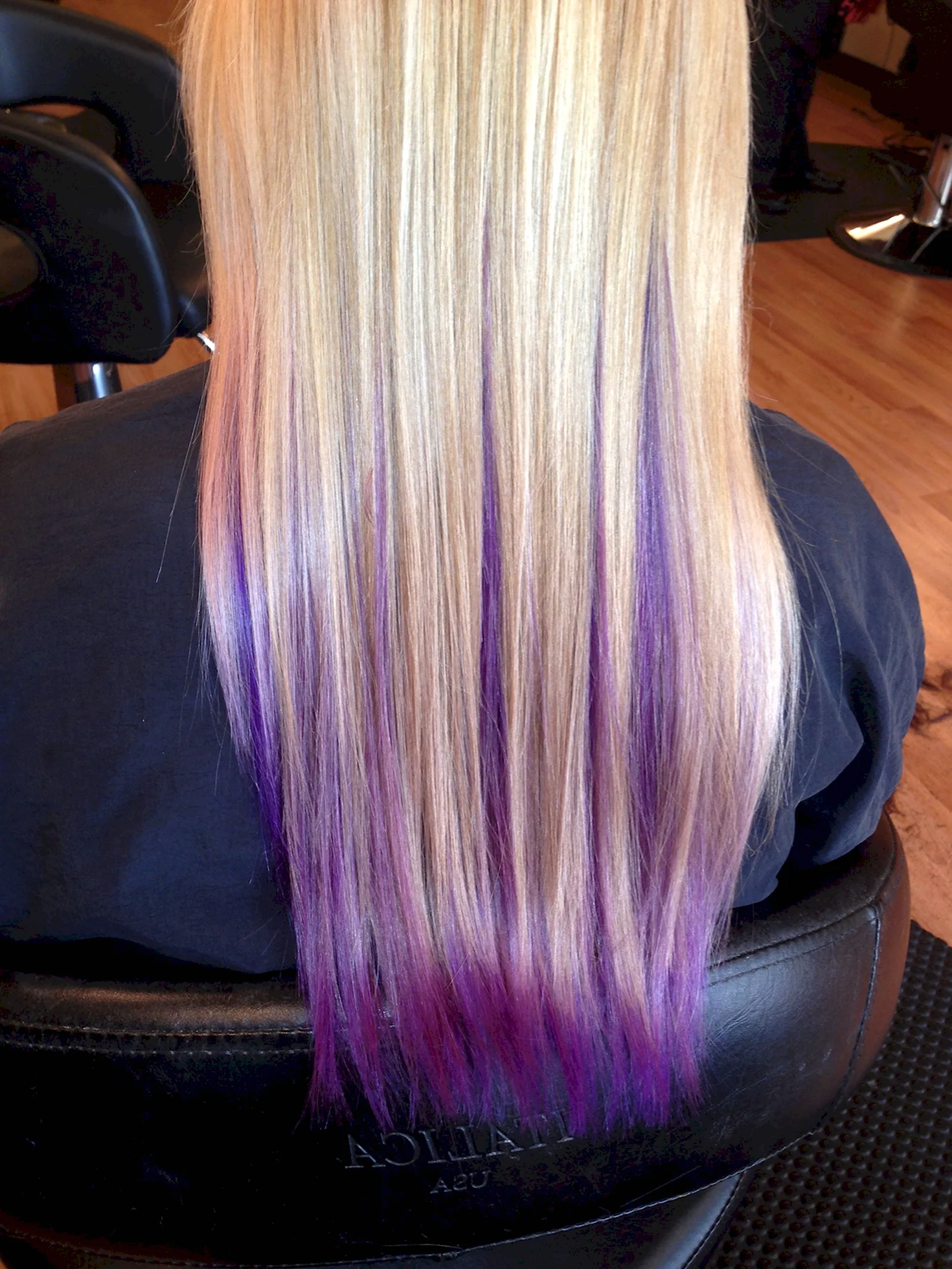 Фиолетовое мелирование на светлые волосы