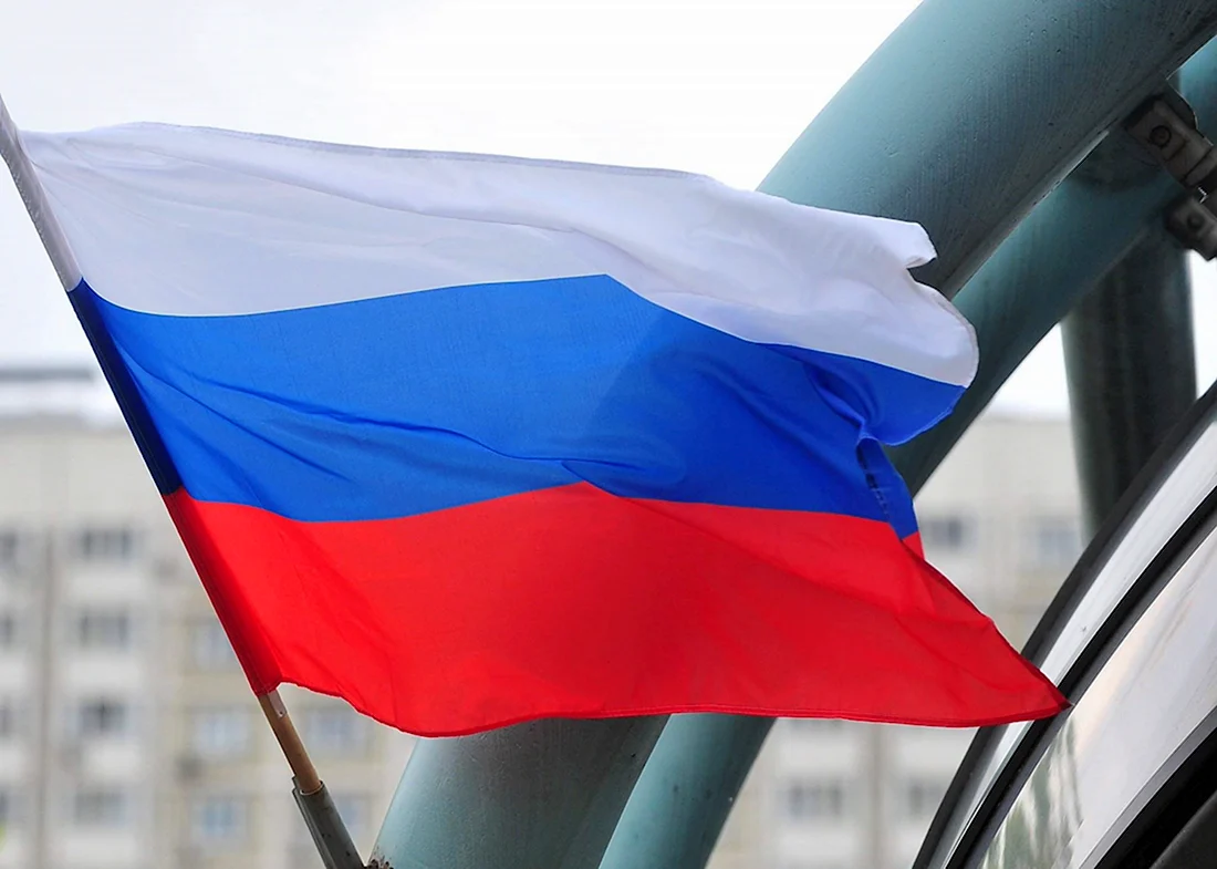 Флаг России на улице