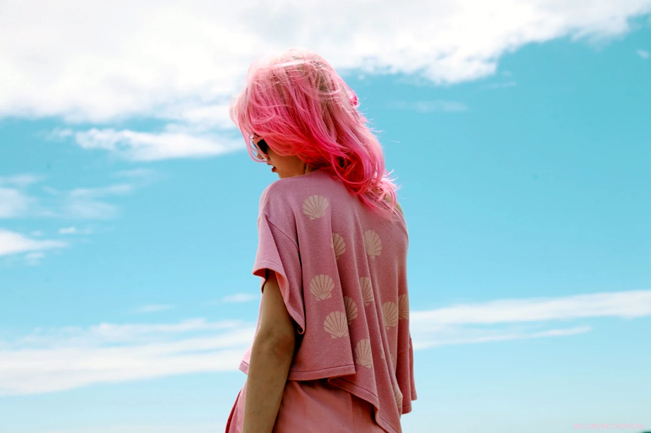 Фотосессия с розовыми волосами