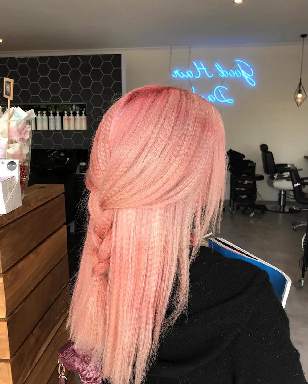 Гофре розовые волосы