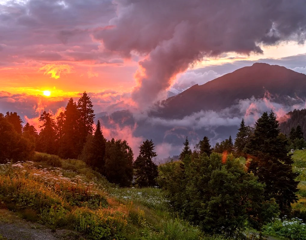 Горы Кавказа закат