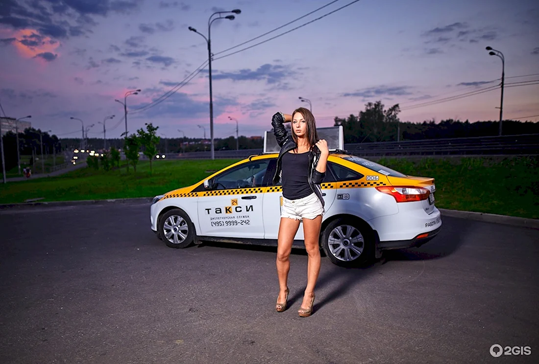 Яндекс такси девушка