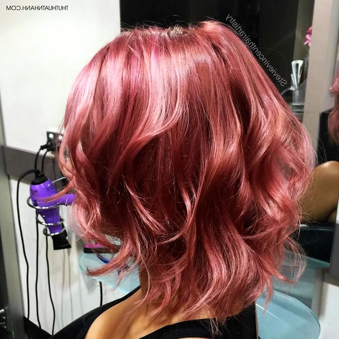 Карамельно розовое окрашивание на короткие волосы