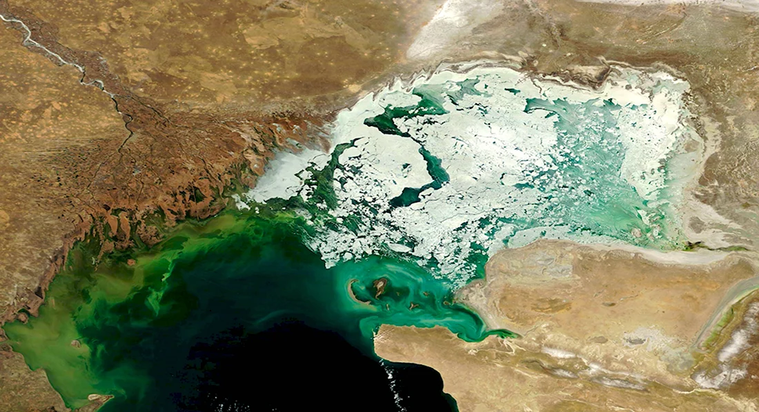Каспийское море со спутника