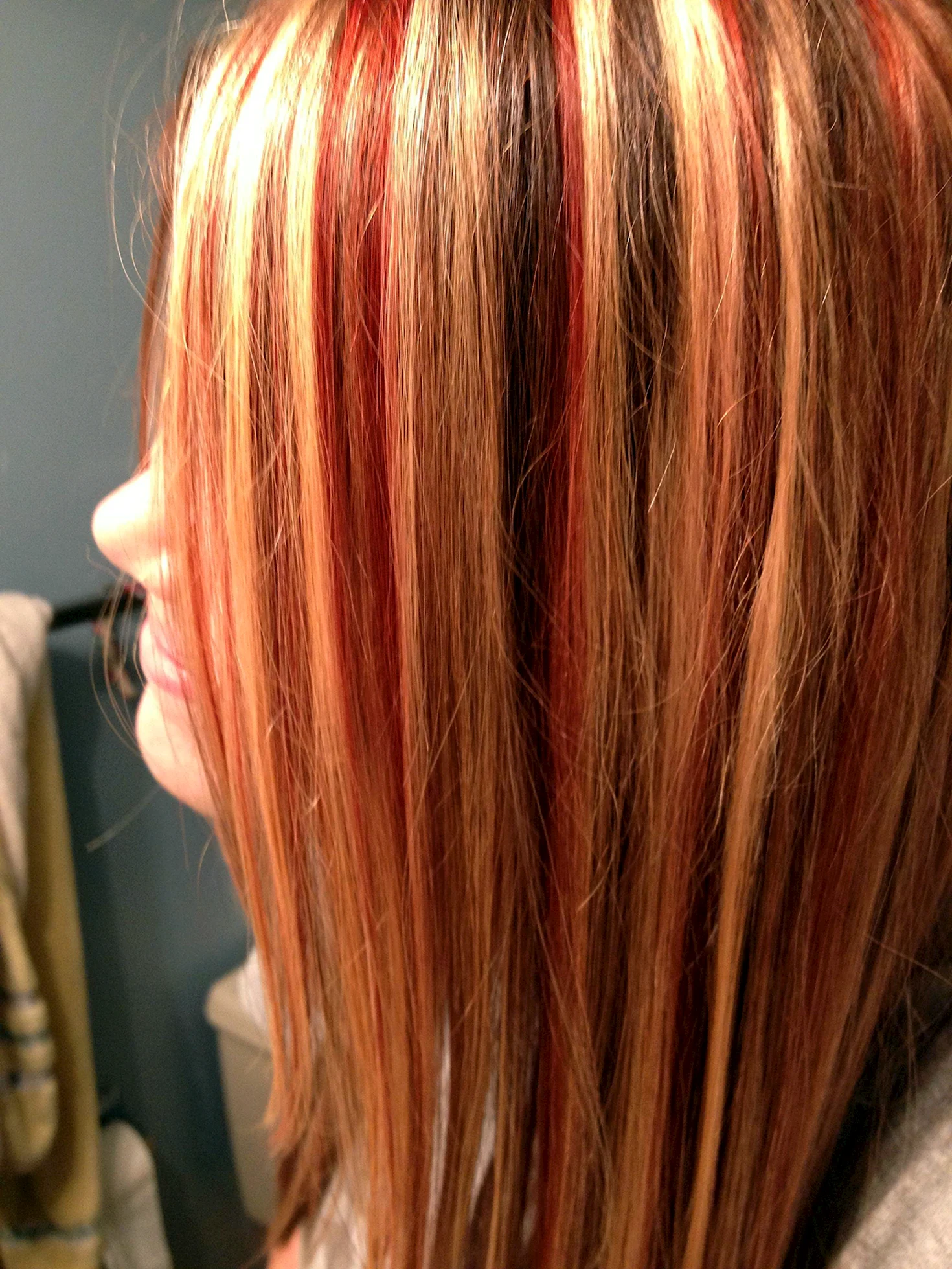 Колорирование рыжими прядями на русые волосы