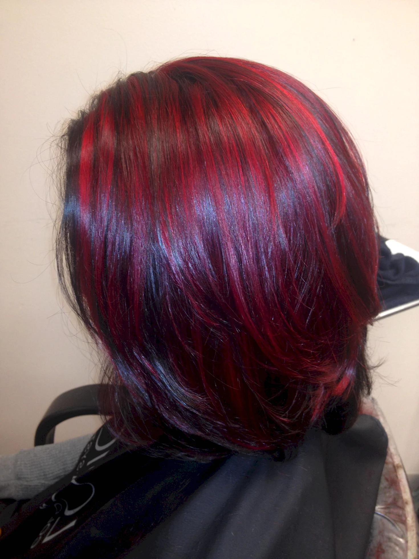 Колорирование волос красным