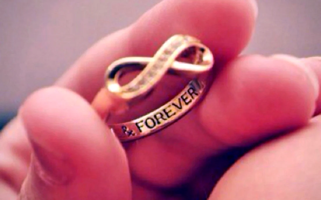 Кольцо в знак любви