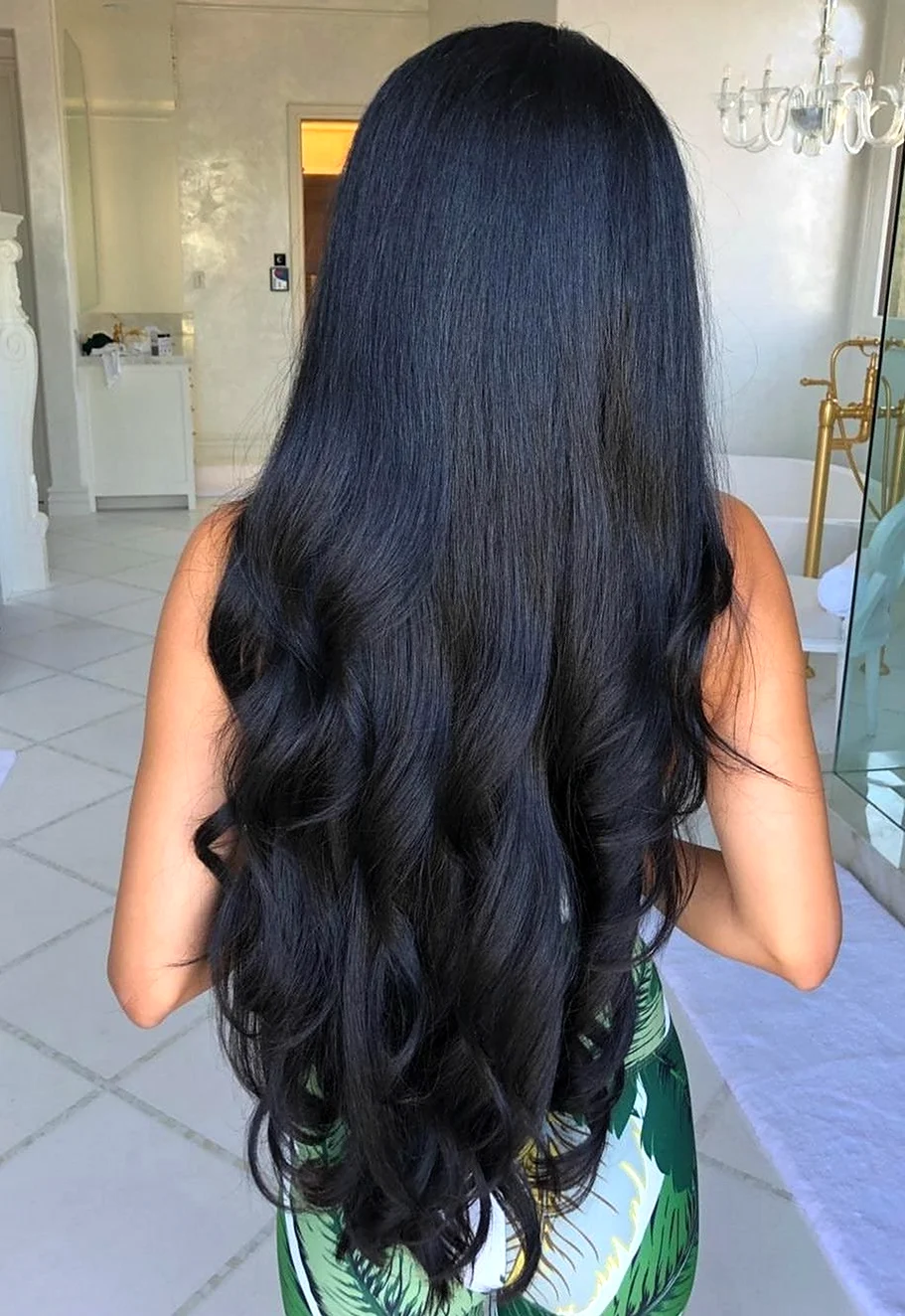 Красивые длинные черные волосы