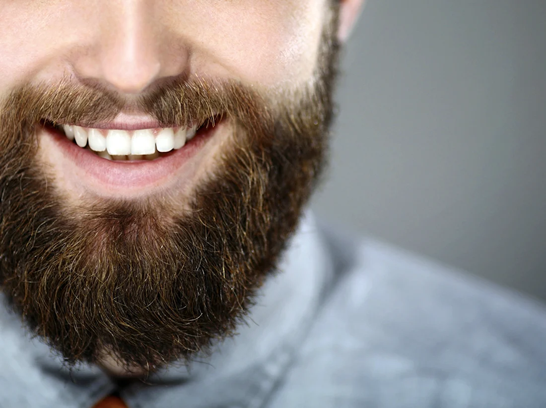 Красивые зубы у мужчин с бородой