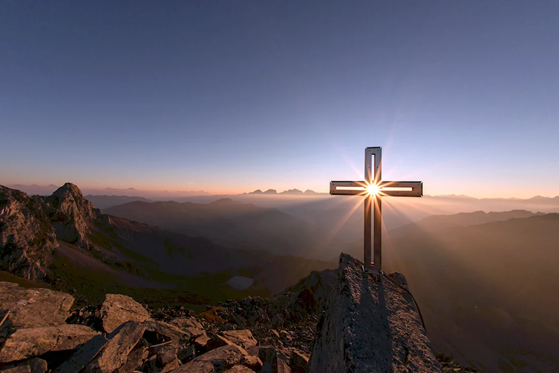 Крест в горах