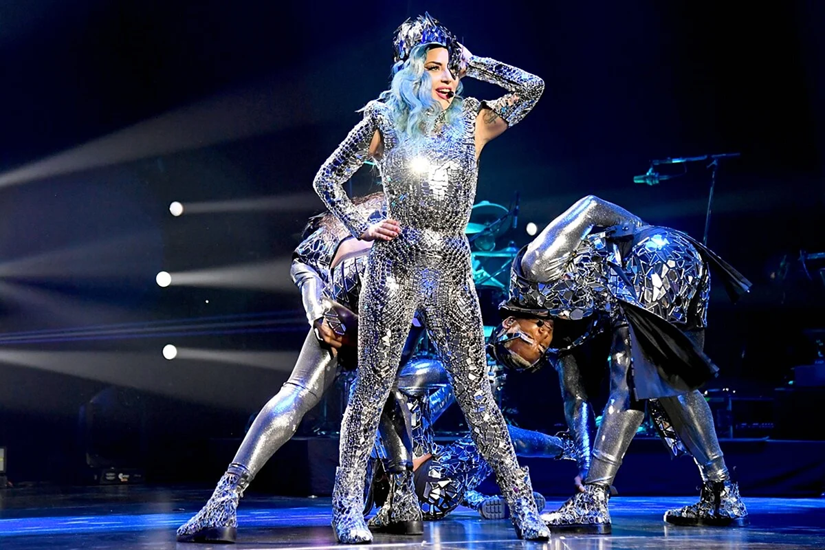 Леди Гага на сцене