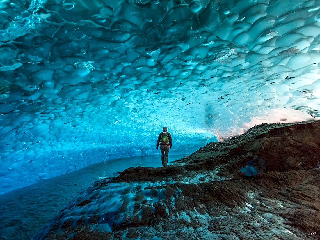 Ледяные пещеры Менденхолл Аляска