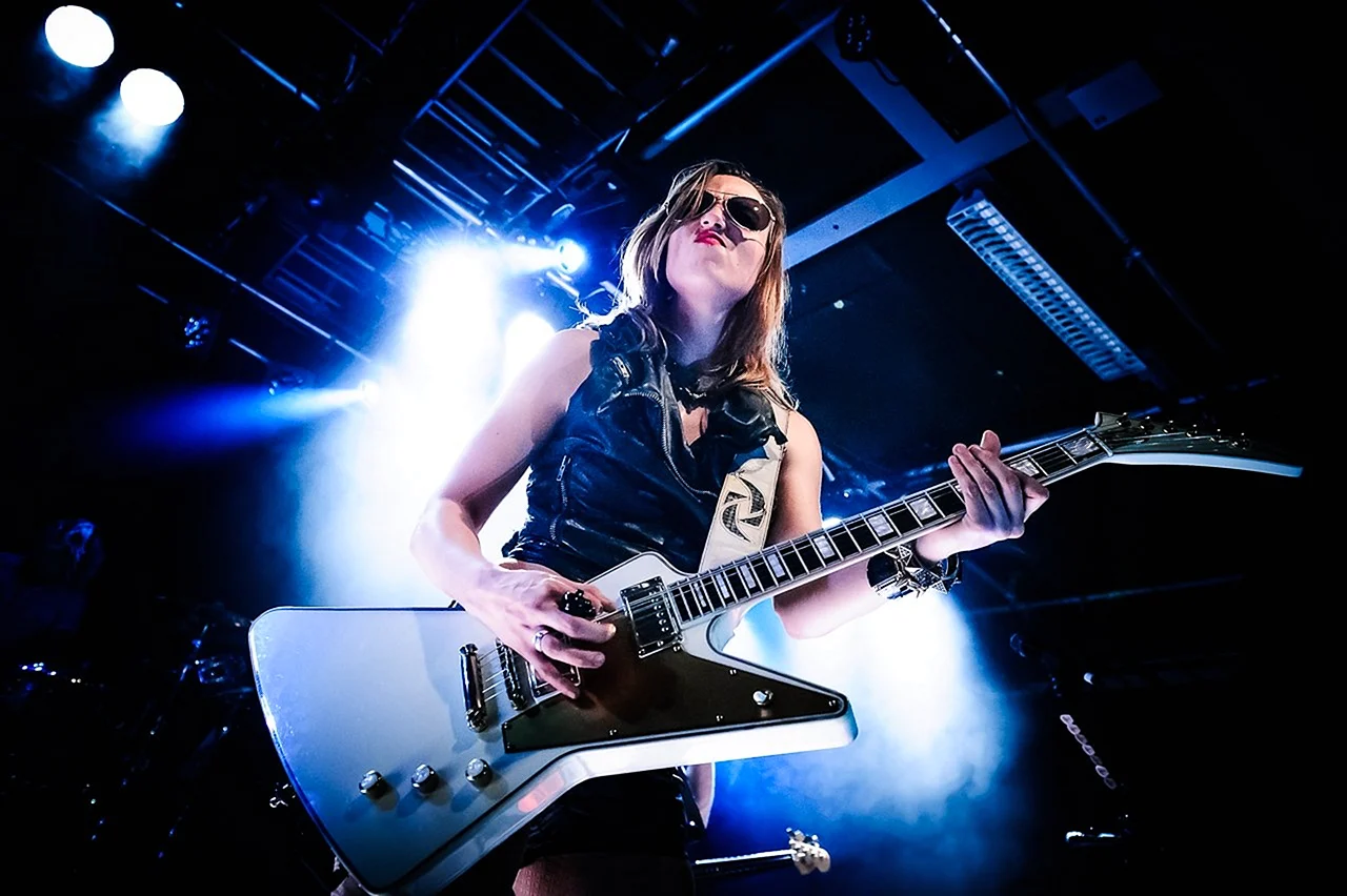 Lzzy hale. Лиззи Хейл Halestorm. Lzzy Hale Halestorm. Элизабет Мэй Хейл.