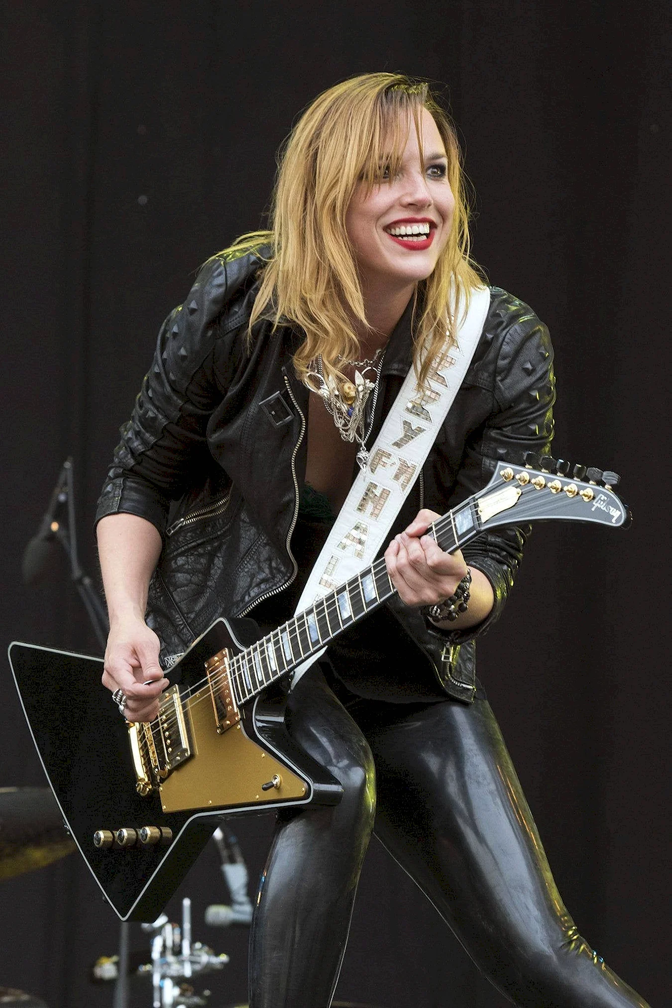 Lzzy hale. Лиззи Хейл. Лиззи Хейл Halestorm. Лиззи Хейл вокалистка. Halestorm вокалистка.