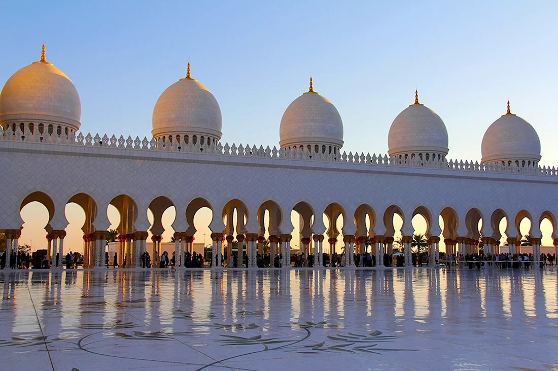 Мечеть шейха Зайда минареты