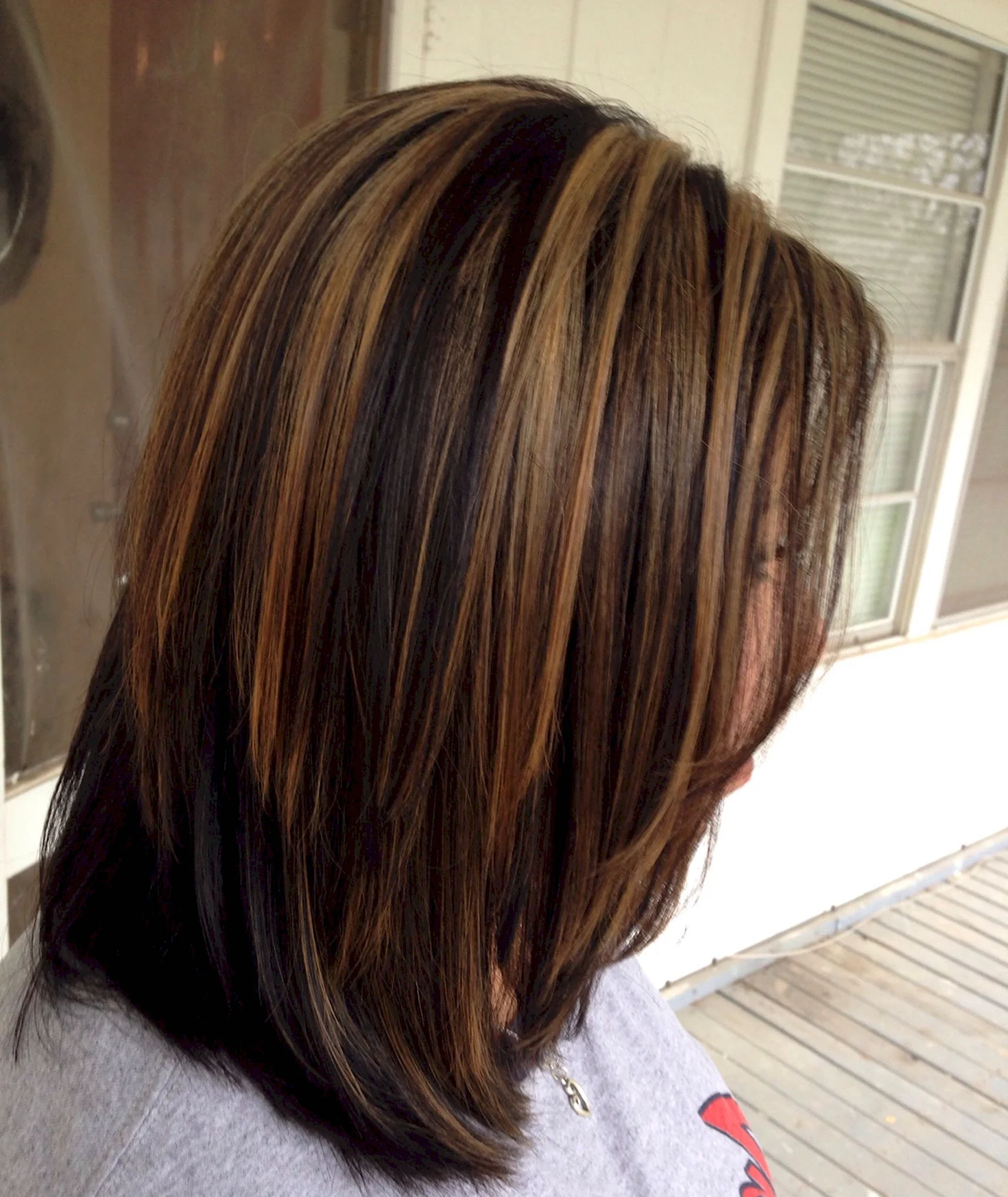 Мелирование волос на темные волосы средней длины с челкой