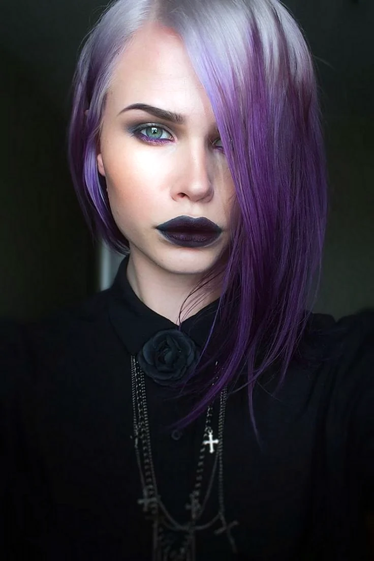 Миа Бойко с фиолетовыми волосами