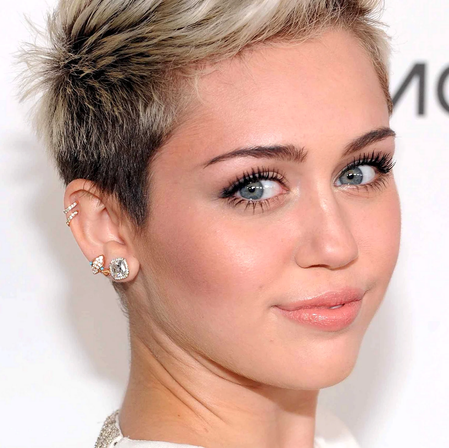 Miley Cyrus короткая стрижка 23
