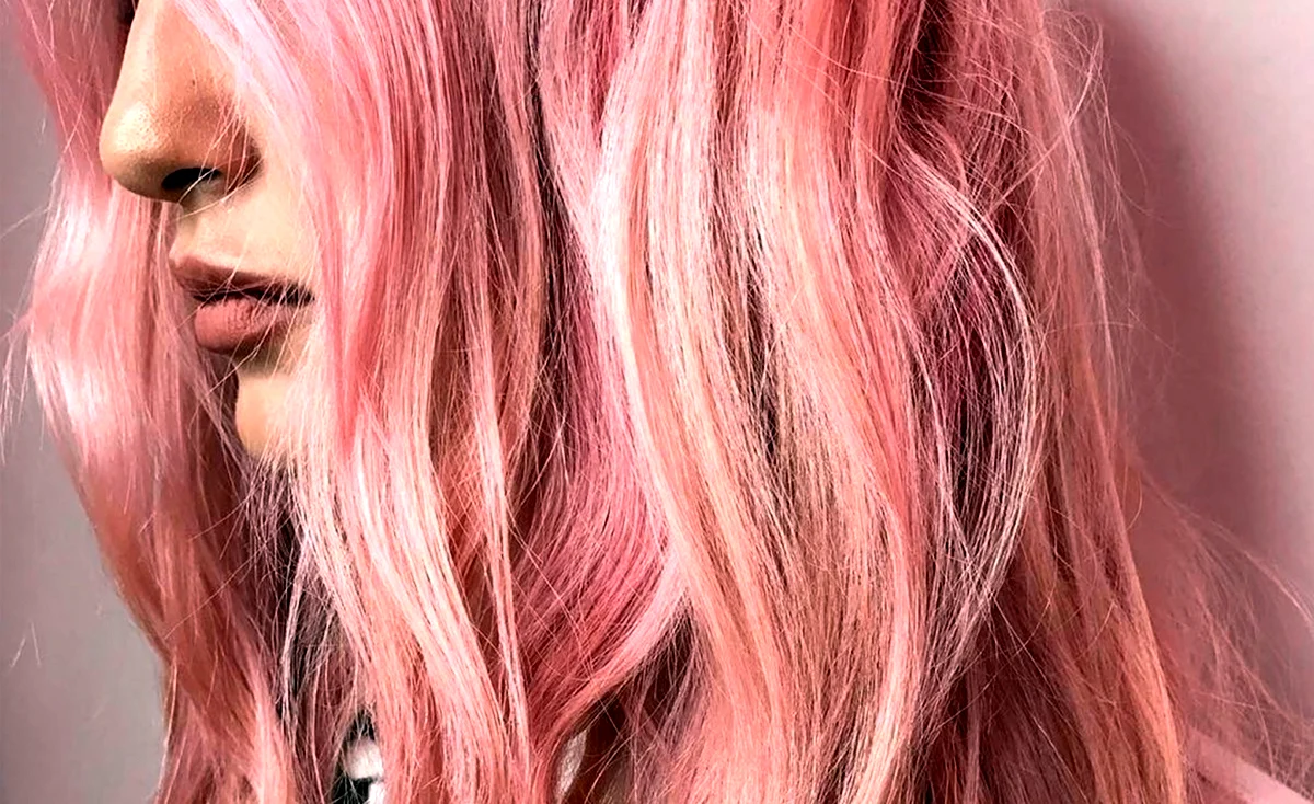 Молочно розовый цвет волос