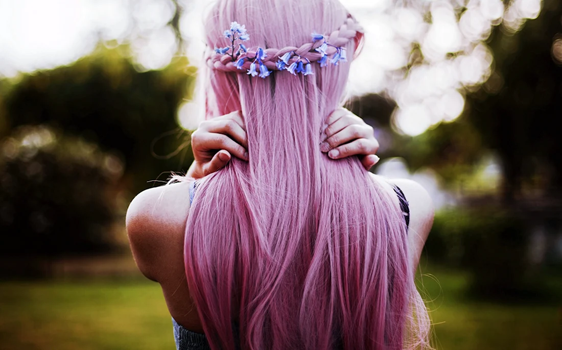 Нежно розовые волосы
