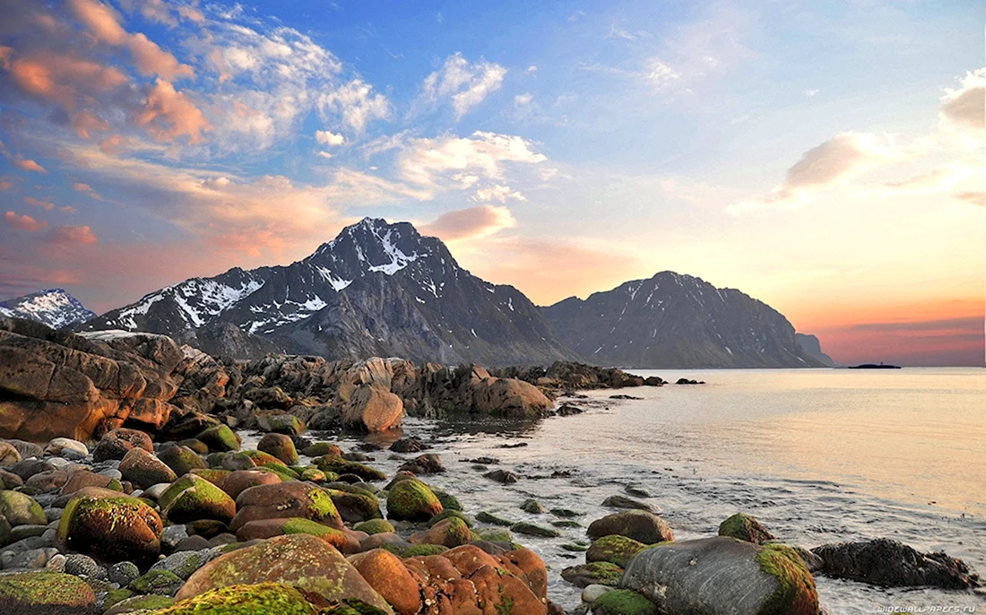Норвегия Каменистый берег