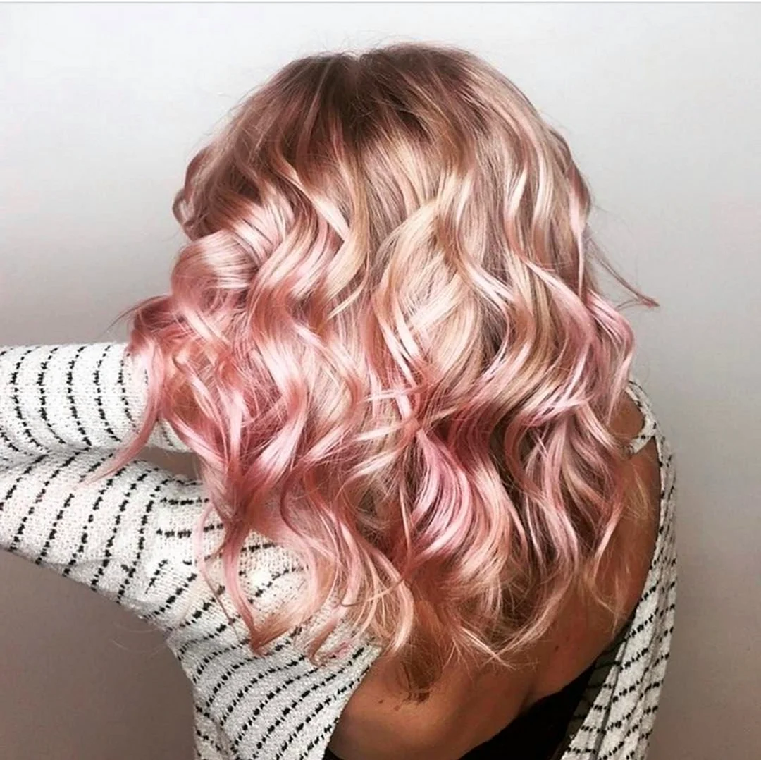 Окрашивание волос блонд с розовым оттенком