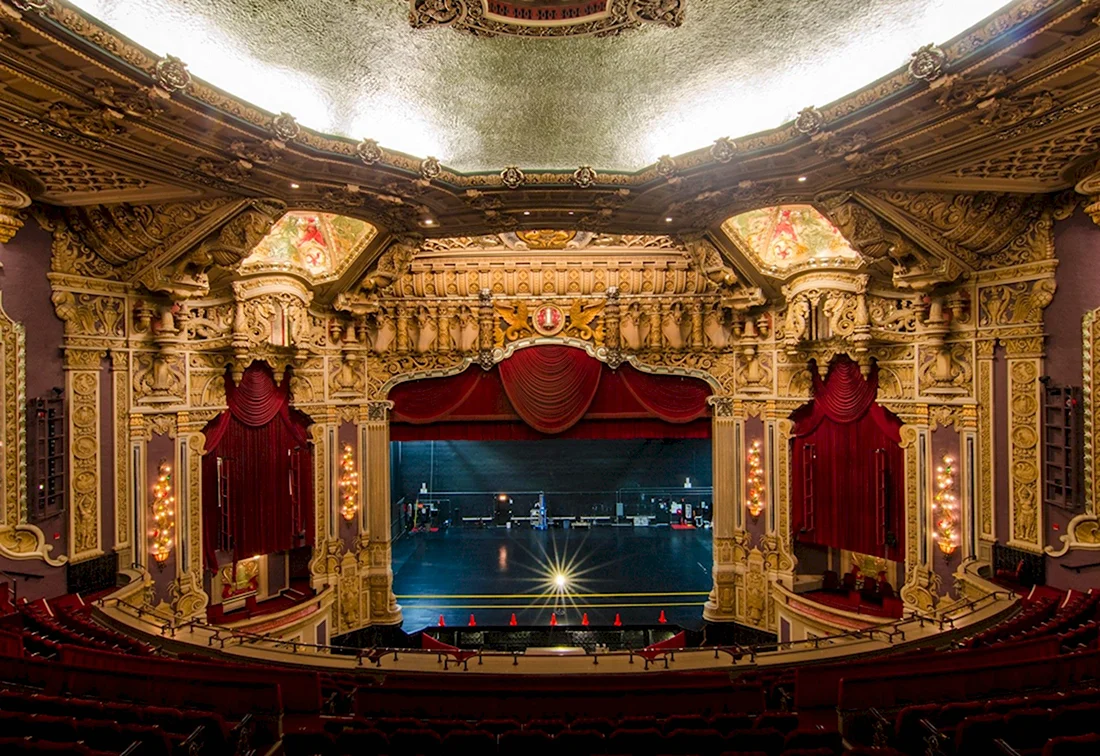 Оперный театр в Чикаго внутри