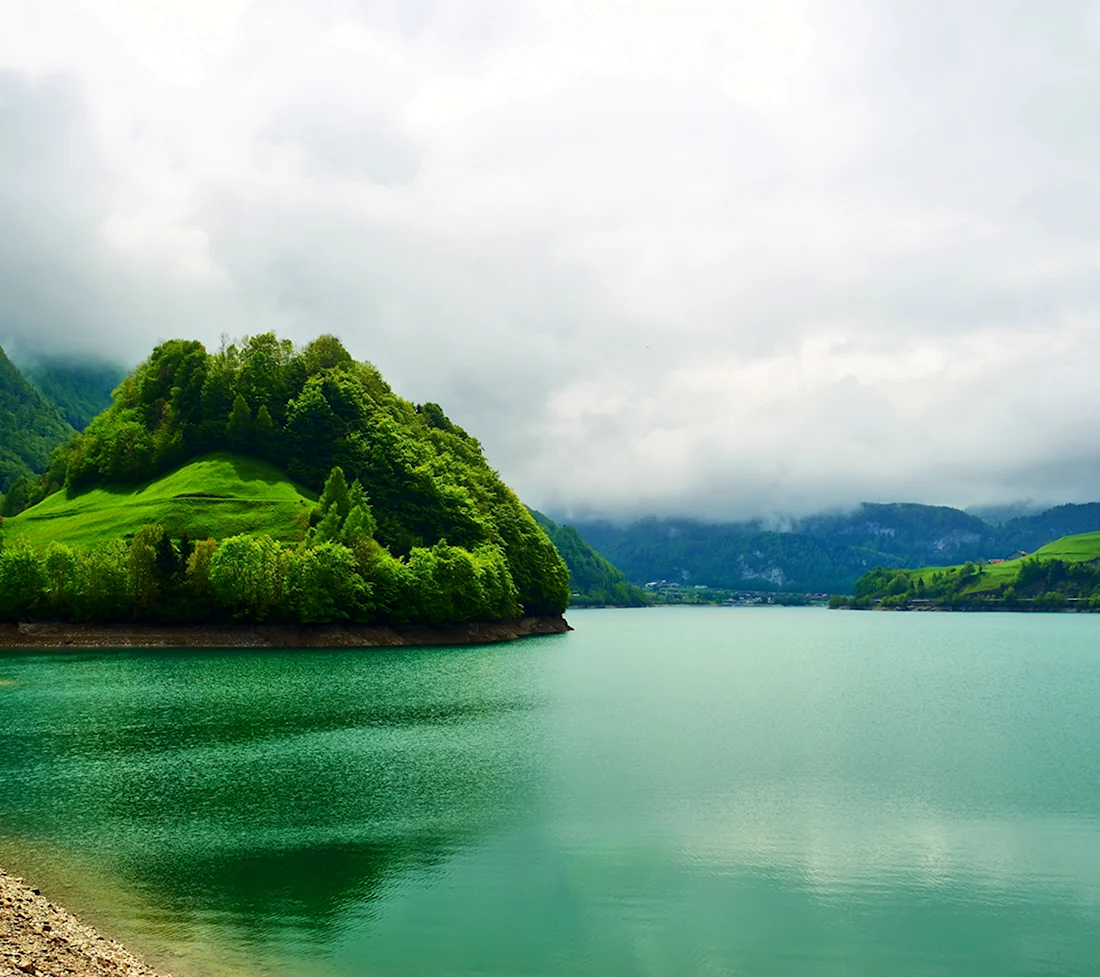 Озеро гёйгёль Швейцария