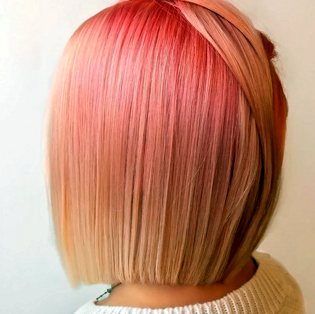 Персиково розовые волосы каре