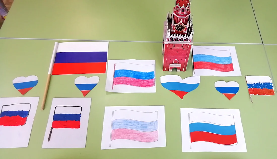 Поделка ко Дню российского флага для дошкольников