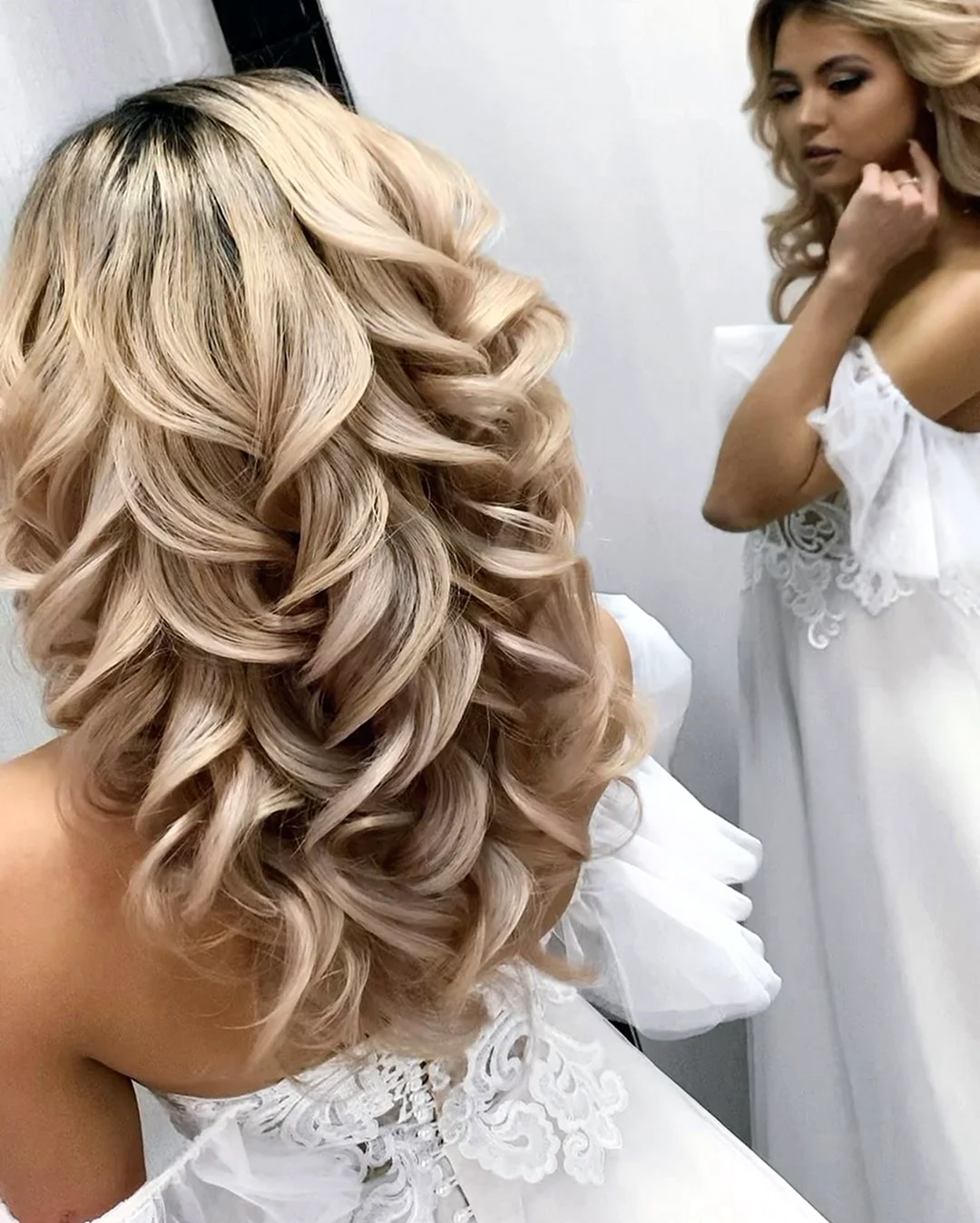 Прическа Локоны на длинные волосы на свадьбу
