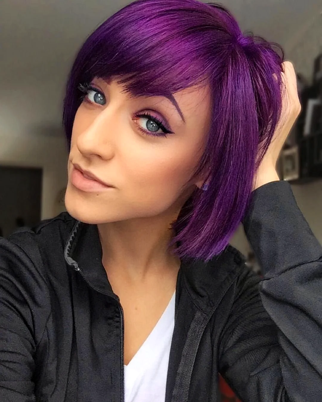 Прически с фиолетовыми волосами