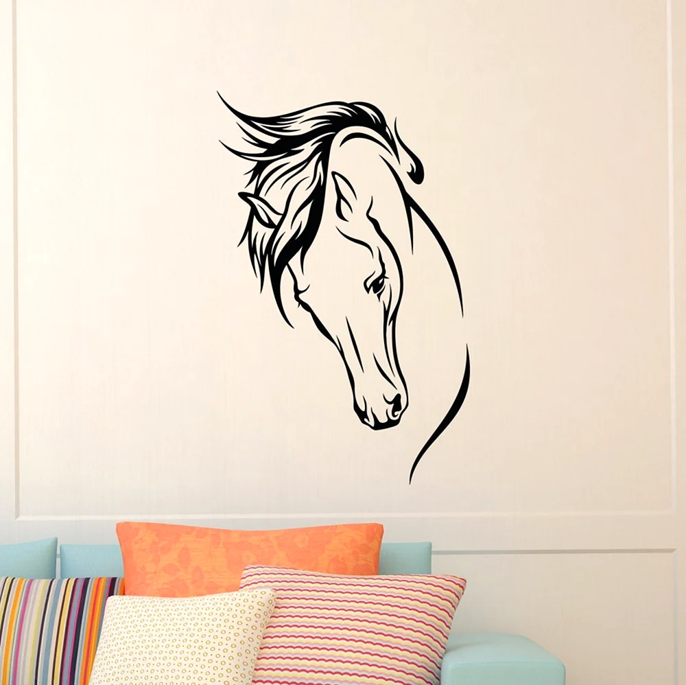 Рисунок коня на стене