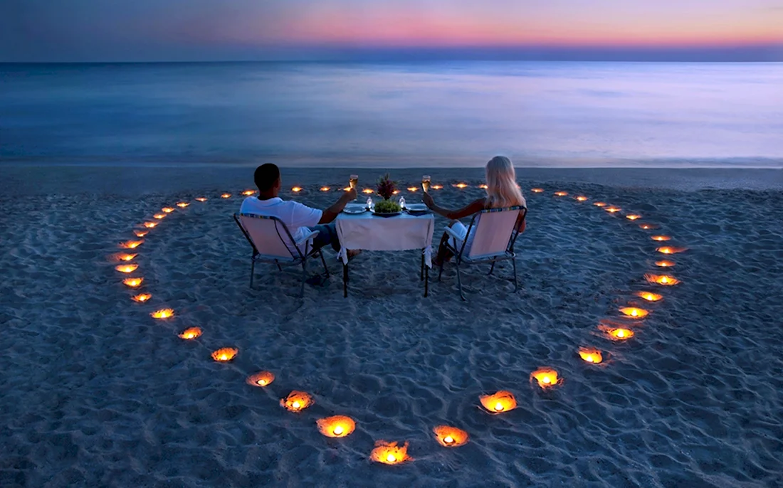 Романтический вечер на берегу моря