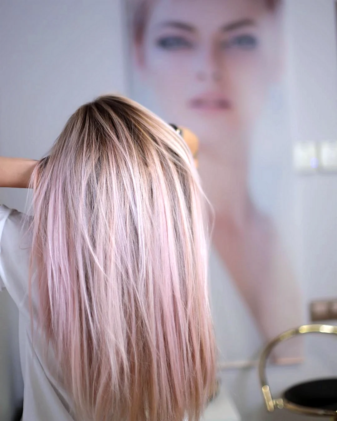 Розовое мелирование на блонд