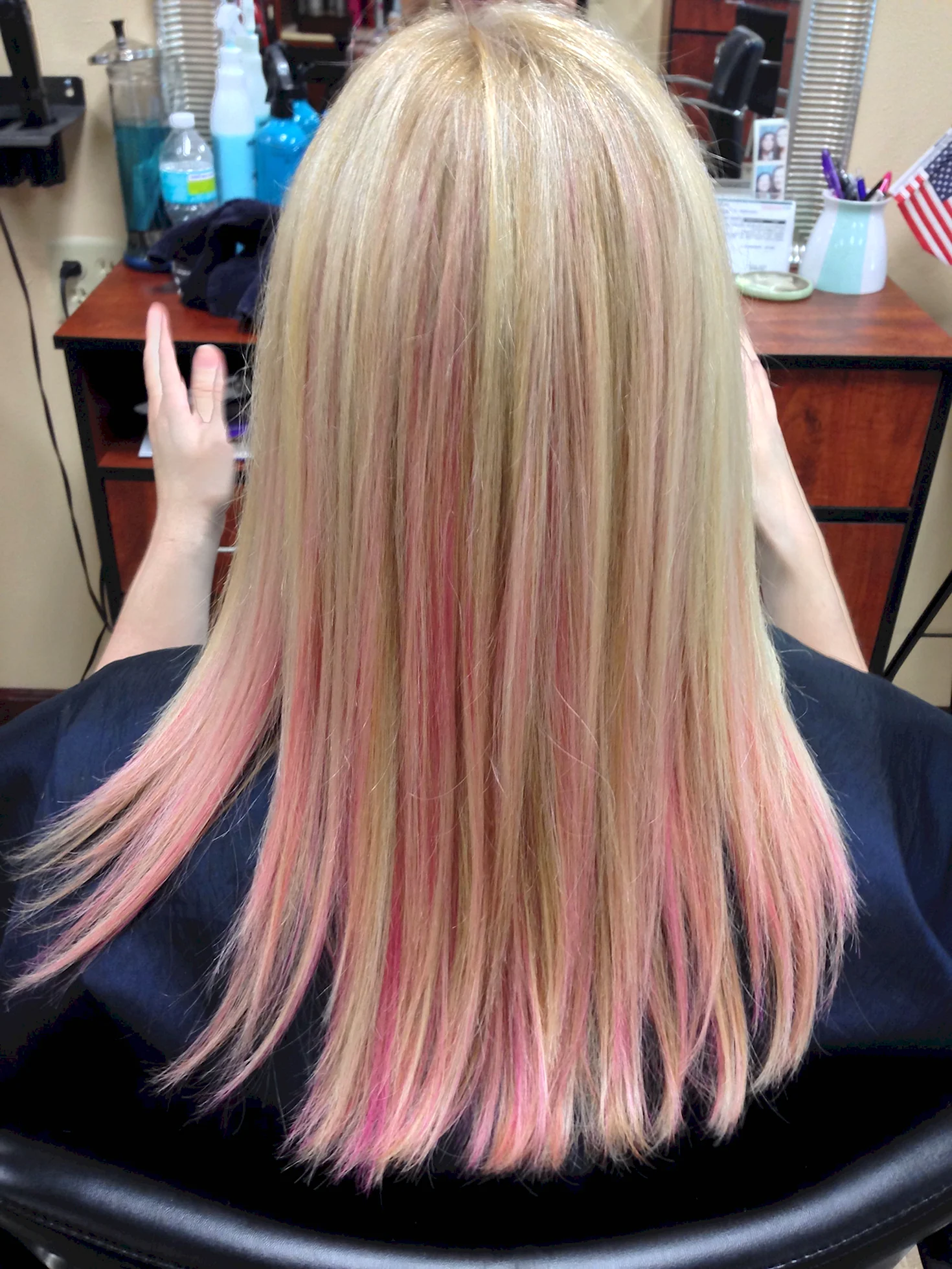 Розовое мелирование на светлые волосы