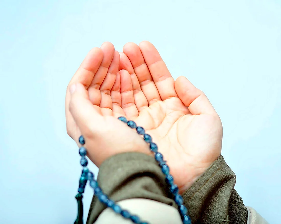 Руки молящегося мусульманина