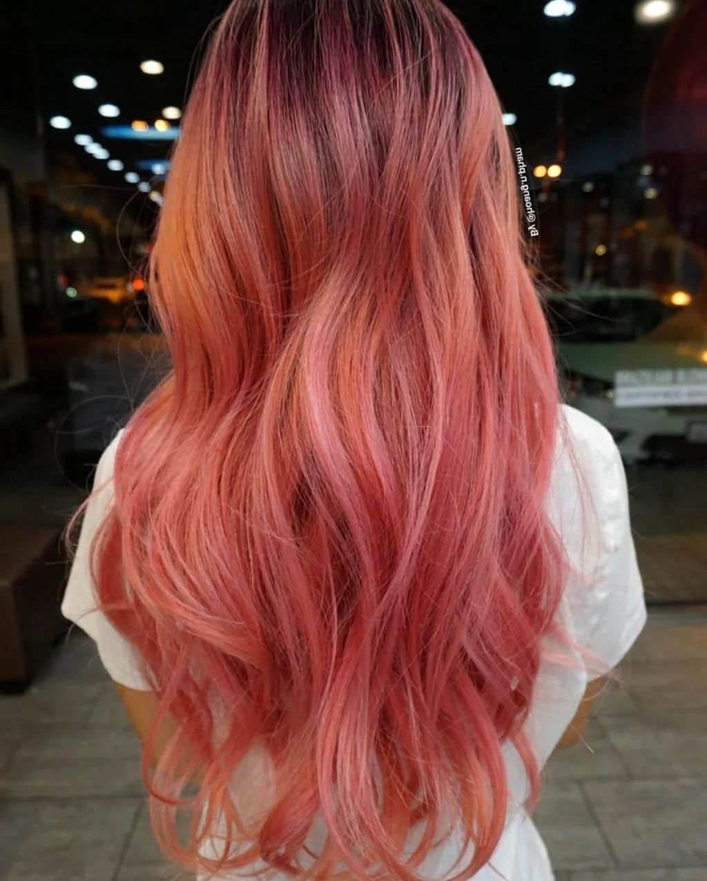 Рыжевато розовый цвет волос