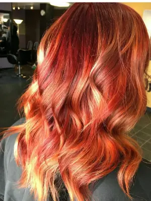 Рыжие волосы с красным мелированием